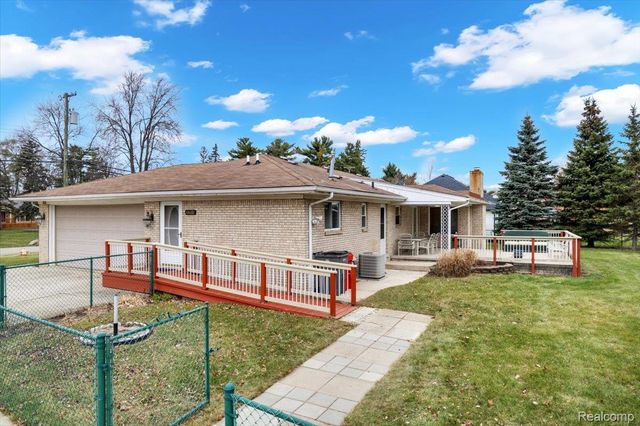 44680 Elizabeth Road, Clinton Charter Township, MI 48036