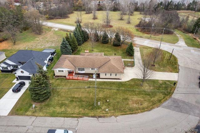 44680 Elizabeth Road, Clinton Charter Township, MI 48036