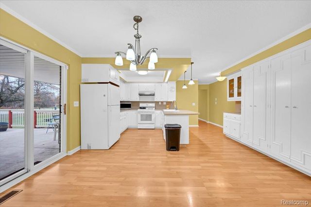 44680 Elizabeth Road, Clinton Charter Township, MI 48036