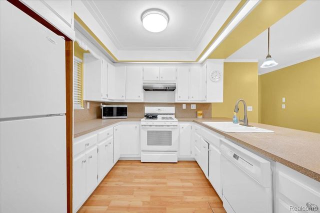 44680 Elizabeth Road, Clinton Charter Township, MI 48036