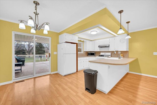 44680 Elizabeth Road, Clinton Charter Township, MI 48036