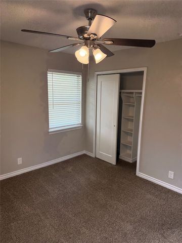 2514 Greenway Street, Arlington, TX 76010