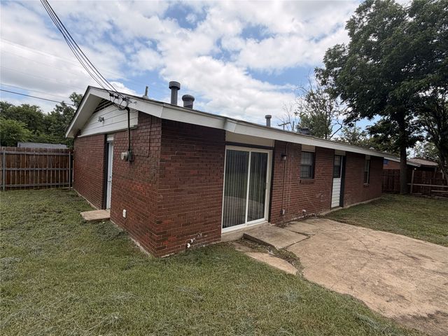 2514 Greenway Street, Arlington, TX 76010