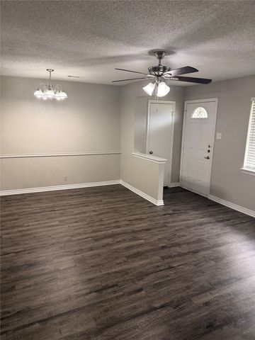 2514 Greenway Street, Arlington, TX 76010