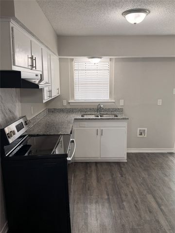 2514 Greenway Street, Arlington, TX 76010