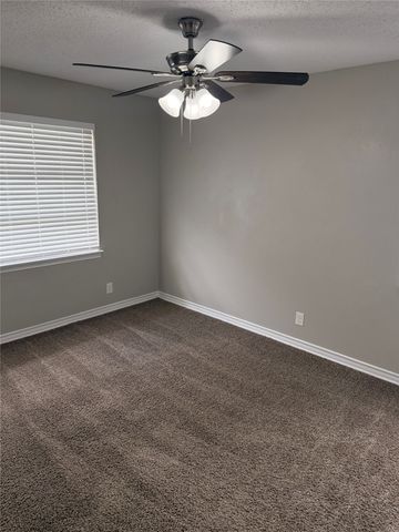 2514 Greenway Street, Arlington, TX 76010