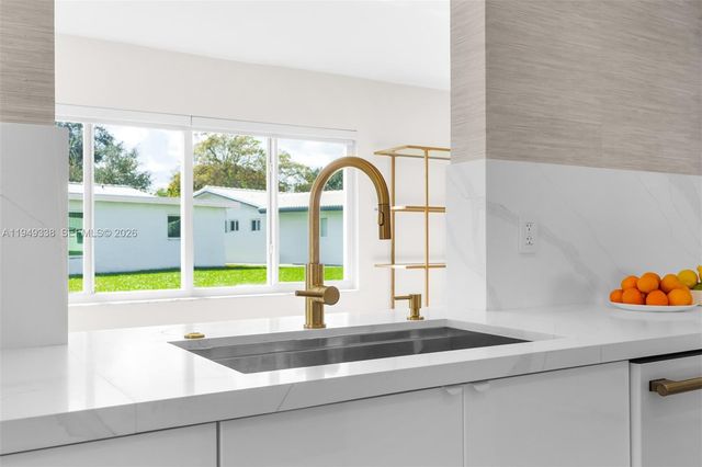 1581 NW 85th Ter, Plantation, FL 33322