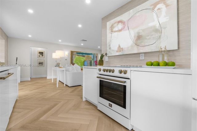 1581 NW 85th Ter, Plantation, FL 33322