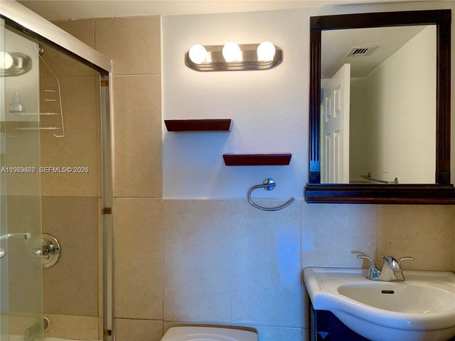 2025 NE 164th St 1015, North Miami Beach, FL 33162