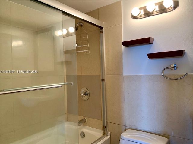 2025 NE 164th St 1015, North Miami Beach, FL 33162