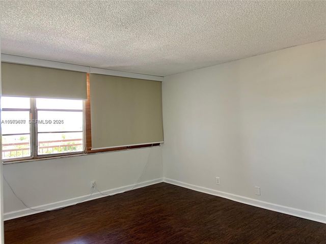 2025 NE 164th St 1015, North Miami Beach, FL 33162