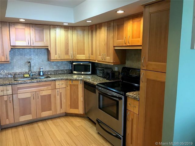 2025 NE 164th St 1015, North Miami Beach, FL 33162