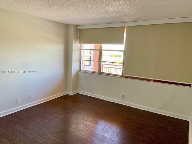 2025 NE 164th St 1015, North Miami Beach, FL 33162