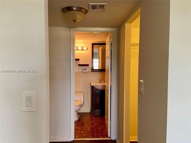 2025 NE 164th St 1015, North Miami Beach, FL 33162