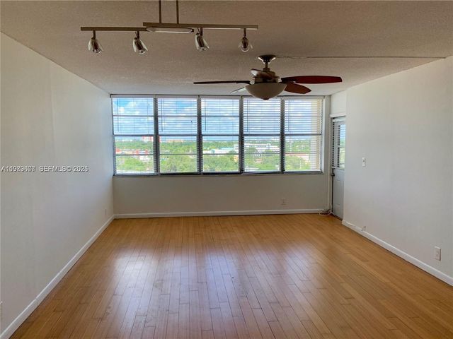 2025 NE 164th St 1015, North Miami Beach, FL 33162