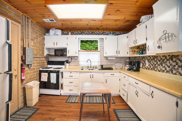 1466 Lake Shore Drive, Fennville, MI 49408