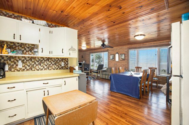 1466 Lake Shore Drive, Fennville, MI 49408