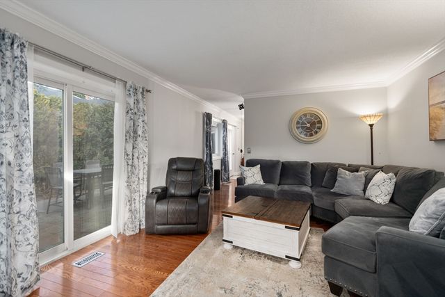 7 Gentry Ln 7, Uxbridge, MA 01569