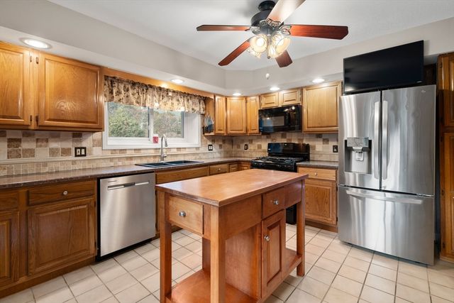 7 Gentry Ln 7, Uxbridge, MA 01569