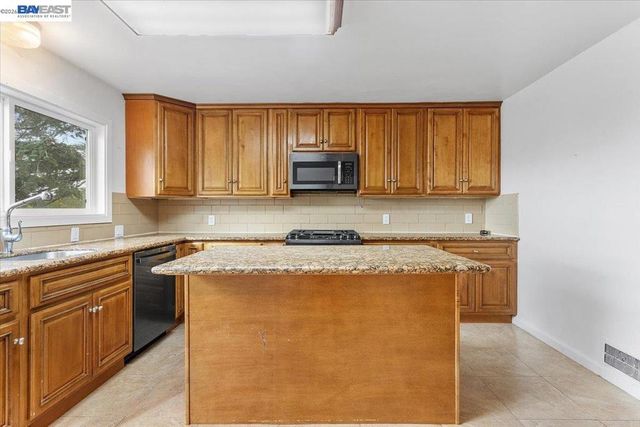 18028 18028 Almond Rd, Castro Valley, CA 94546