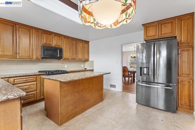 18028 18028 Almond Rd, Castro Valley, CA 94546