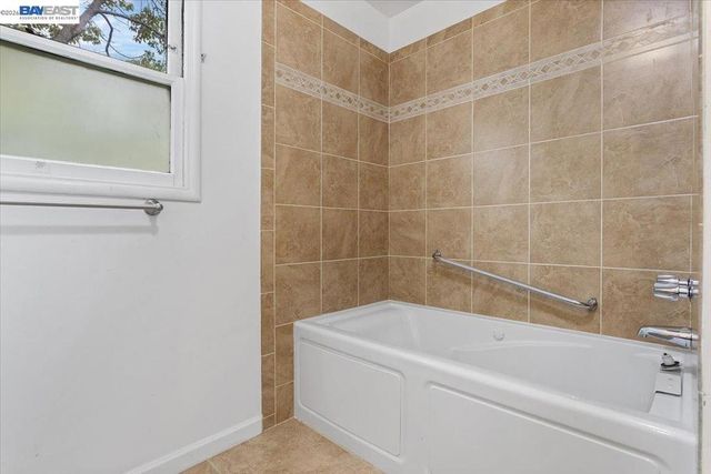 18028 18028 Almond Rd, Castro Valley, CA 94546