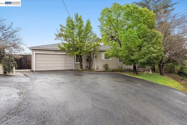 18028 18028 Almond Rd, Castro Valley, CA 94546