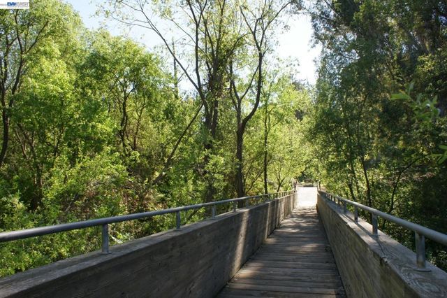 18028 18028 Almond Rd, Castro Valley, CA 94546