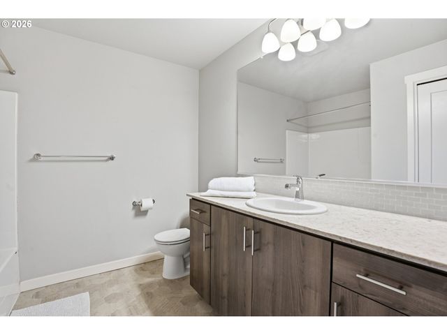 16417 Nw CHADWICK Way 203, Portland, OR 97229
