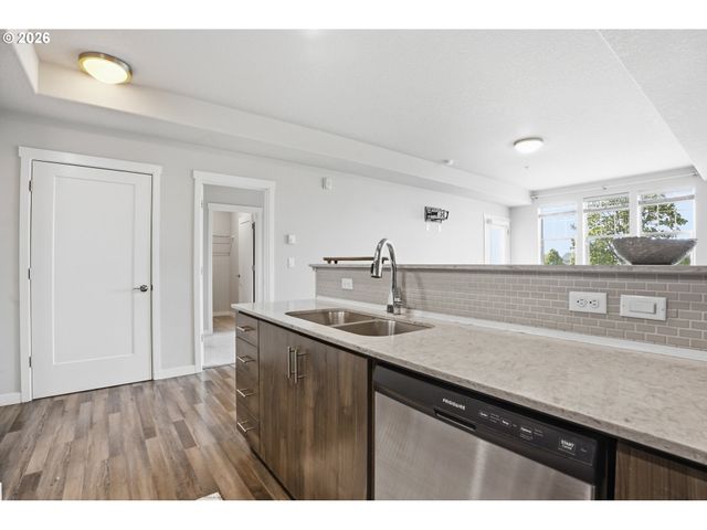 16417 Nw CHADWICK Way 203, Portland, OR 97229