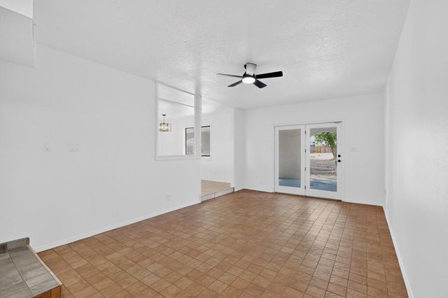 1401 35th Circle SE, Rio Rancho, NM 87124