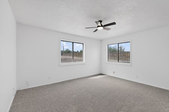 1401 35th Circle SE, Rio Rancho, NM 87124