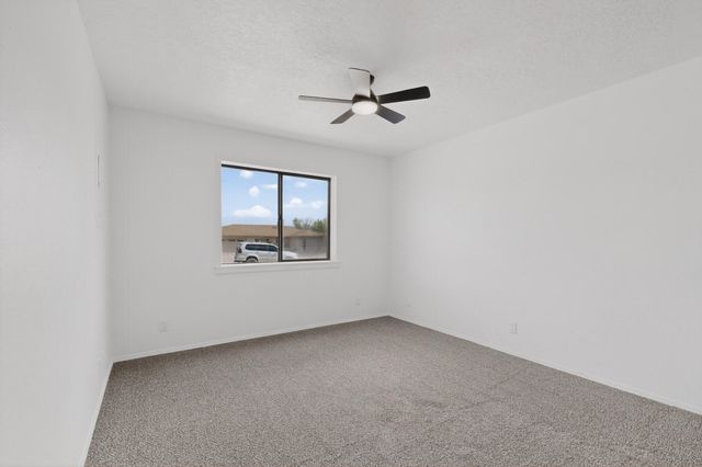 1401 35th Circle SE, Rio Rancho, NM 87124