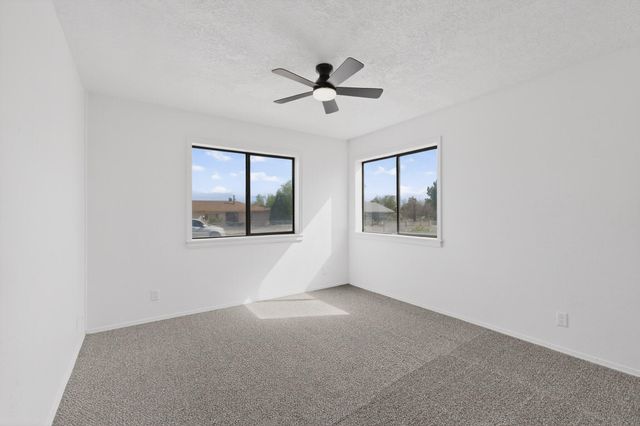1401 35th Circle SE, Rio Rancho, NM 87124