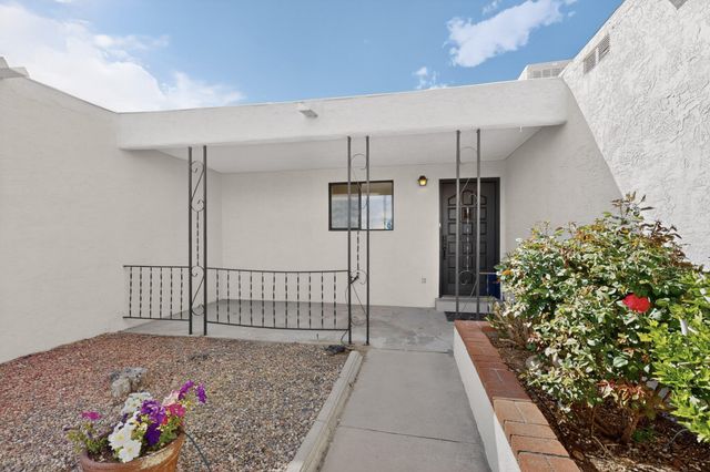 1401 35th Circle SE, Rio Rancho, NM 87124