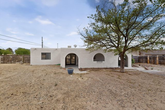 1401 35th Circle SE, Rio Rancho, NM 87124