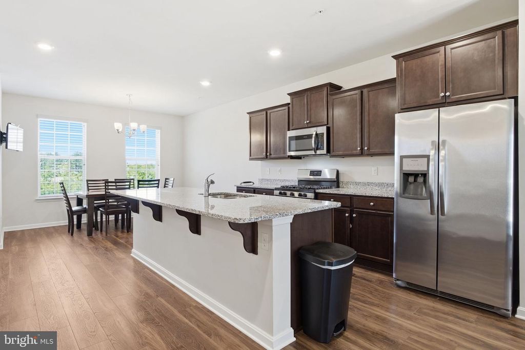 Image 2 of property listing at 2213 WELBY CT, Odenton, MD 21113