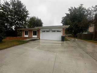 5650 Willow Creek Drive, Canton, MI 48187