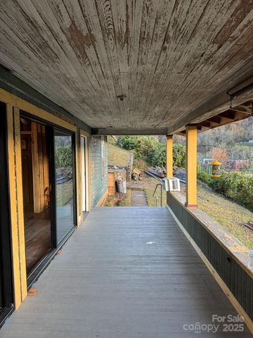 16 Drury Lane, Sylva, NC 28779