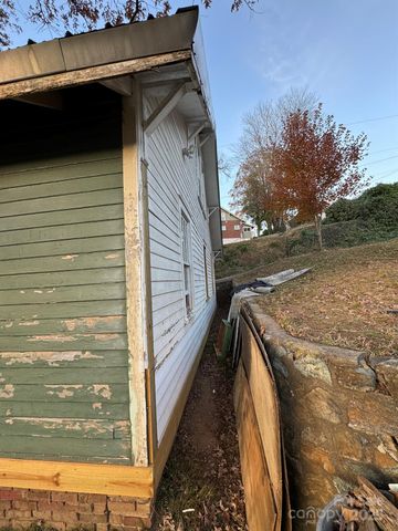 16 Drury Lane, Sylva, NC 28779