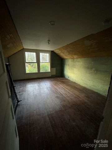 16 Drury Lane, Sylva, NC 28779