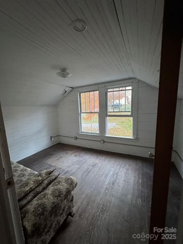 16 Drury Lane, Sylva, NC 28779