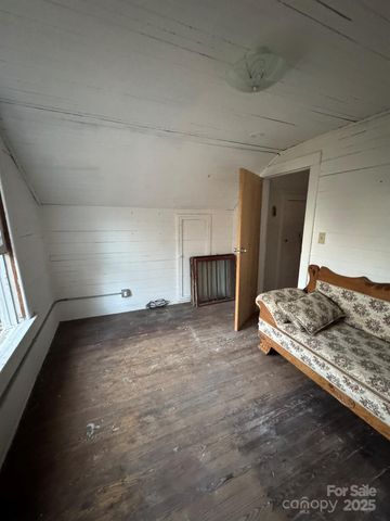 16 Drury Lane, Sylva, NC 28779