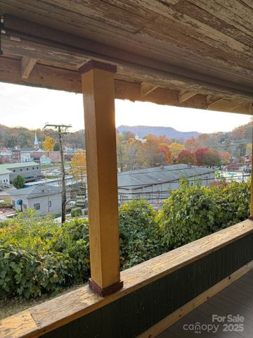 16 Drury Lane, Sylva, NC 28779