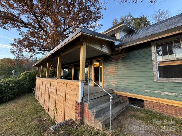 16 Drury Lane, Sylva, NC 28779