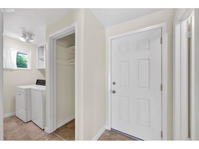 3295 POTTER St, Eugene, OR 97405