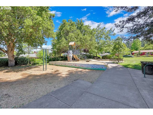 3295 POTTER St, Eugene, OR 97405