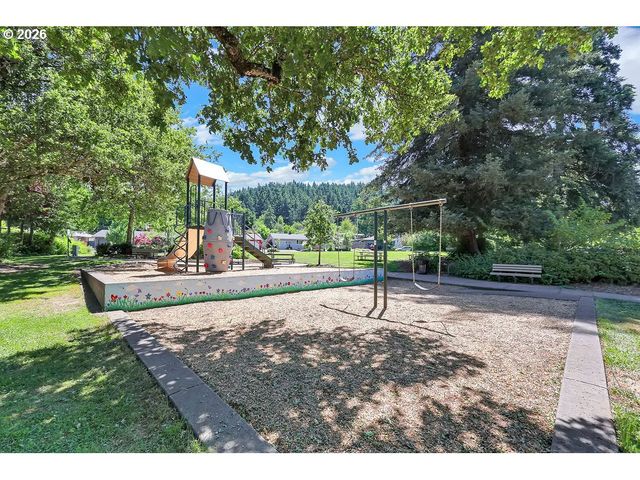 3295 POTTER St, Eugene, OR 97405