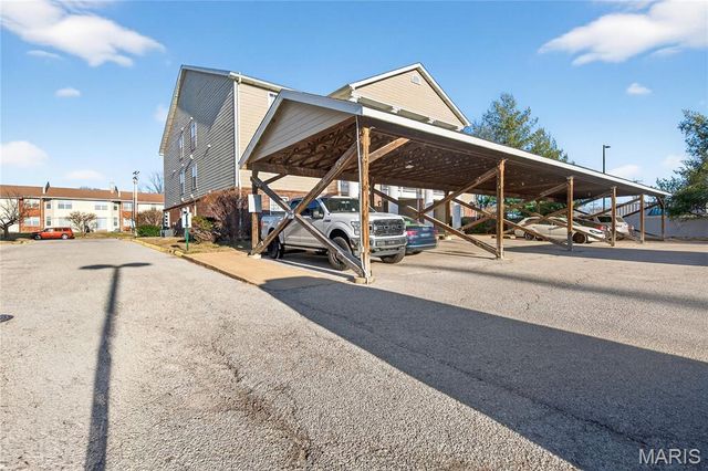 660 Materdie Lane 104, Florissant, MO 63031