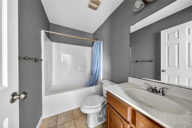 660 Materdie Lane 104, Florissant, MO 63031